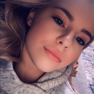 Meet your Posher, Amelia